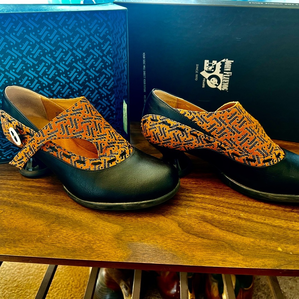 John Fluevog Achiever Vegan Shoes - Picture 4 of 7